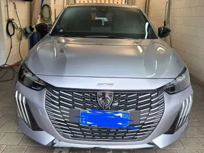 Usata Peugeot 208 GT 101 CV (74 kW) 2024 Argento Utilitaria