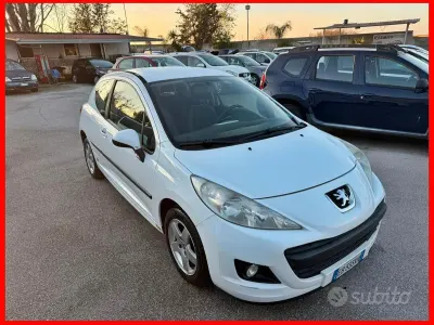 Gebraucht Peugeot 207 73 PS (53 kW) 2010 Weiß Limousine