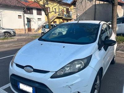 Usata Ford Fiesta 68 CV (50 kW) 2010 Bianco Utilitaria