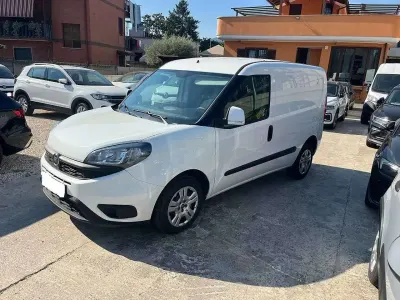 Usata Fiat Doblò 105 CV (77 kW) 2022 Bianco Monovolume