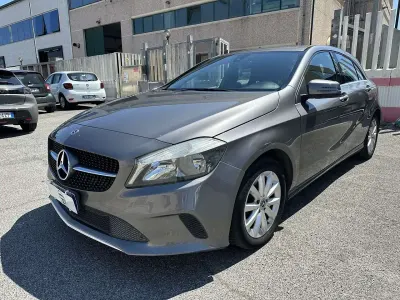 Usata Mercedes A160 90 CV (66 kW) 2018 Grigio Utilitaria