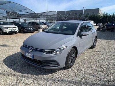 Usata VW Golf VIII Life 110 CV (80 kW) 2023 Grigio scuro Berlina