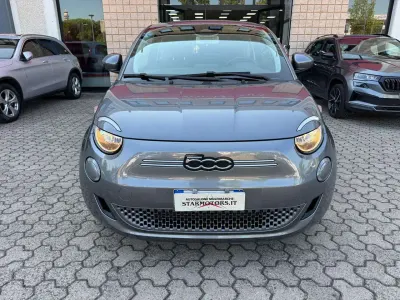 Usata Fiat 500e Passion 42 kW (58 CV) 2021 Grigio metallizzato Berlina