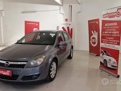 Usata Opel Astra Cosmo 80 CV (58 kW) 2004 Grigio Berlina