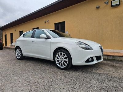 Usata Alfa Romeo Giulietta Distinctive 120 CV (88 kW) 2016 Bianco Utilitaria
