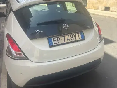 Usata Lancia Ypsilon 80 CV (58 kW) 2013 Bianco Utilitaria
