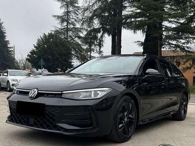 Usata VW Passat R-line 150 CV (110 kW) 2024 Nero Station wagon