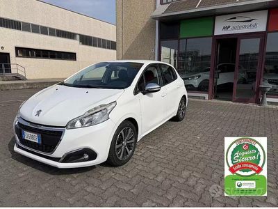 Begagnad Peugeot 208 75 HK (55 kW) 2017 Vit Halvkombi