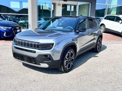 Nieuw Jeep Avenger Summit 101 PK (74 kW) 2026 Grijs SUV