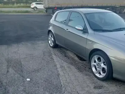 Usata Alfa Romeo 147 120 CV (88 kW) 2008 Grigio Utilitaria