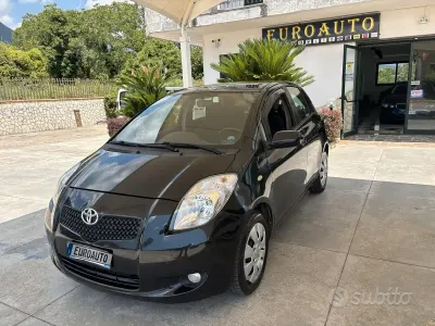 Usata Toyota Yaris 90 CV (66 kW) 2008 Nero Utilitaria