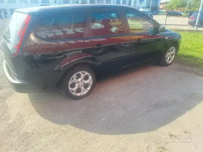 Käytetty Ford Focus 90 HP (66 kW) 2008 Musta Farmari