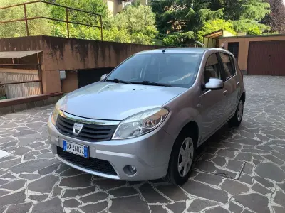 Usata Dacia Sandero 75 CV (55 kW) 2009 Argento Berlina