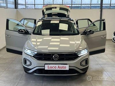 Usata VW T-Roc 110 CV (80 kW) 2024 Grigio SUV