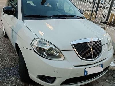 Usado Lancia Ypsilon 77 CV (56 kW) 2012 Utilitario