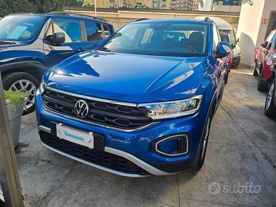 Usata VW T-Roc Life 150 CV (110 kW) 2023 Blu SUV