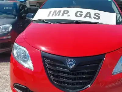 Usata Lancia Ypsilon 69 CV (50 kW) 2015 Rosso Utilitaria
