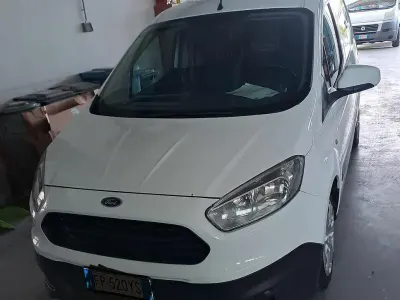 Usata Ford Courier 63 CV (46 kW) 2018 Bianco Monovolume