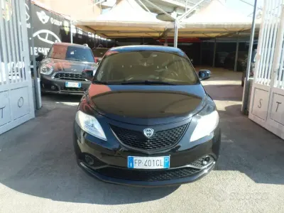 Usata Lancia Ypsilon Gold 69 CV (50 kW) 2018 Nero Utilitaria