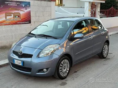 Second-hand Toyota Yaris Sol 90 CP (66 kW) 2011 Gri Hatchback
