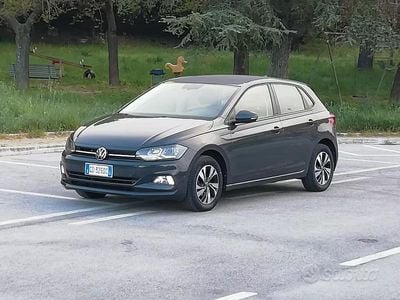 Usata VW Polo Comfortline 90 CV (66 kW) 2021 Grigio Utilitaria