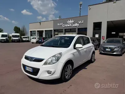 Usata Hyundai i20 Comfort 75 CV (55 kW) 2010 Bianco Utilitaria