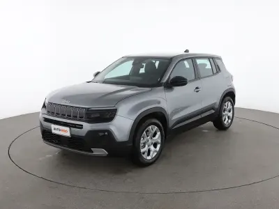 Käytetty Jeep Avenger Altitude 101 HP (74 kW) 2025 Harmaa Katumaasturi