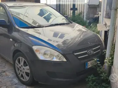 Usata Kia Ceed 90 CV (66 kW) 2007 Grigio Utilitaria