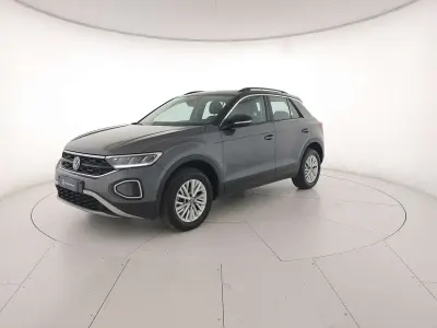 Usata VW T-Roc Life 150 CV (110 kW) 2025 Indium grey metallizzato nero SUV