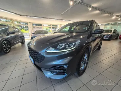 Usata Ford Kuga ST-Line 120 CV (88 kW) 2022 Grigio SUV