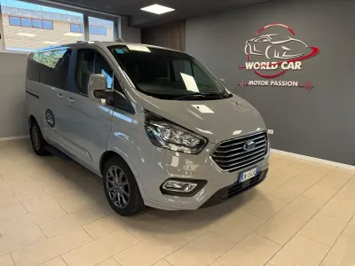 Usata Ford Tourneo Titanium 149 CV (109 kW) 2023 Grigio Monovolume