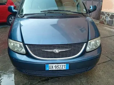 Usata Chrysler Voyager 143 CV (105 kW) 2009 Blu Monovolume