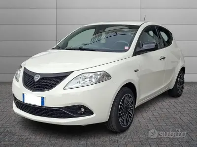 Usata Lancia Ypsilon Gold 70 CV (51 kW) 2021 Bianco Utilitaria