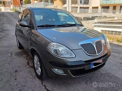 Begagnad Lancia Ypsilon 2006 Grå Halvkombi