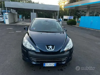 Usata Peugeot 308 Premium 98 CV (72 kW) 2010 Bluazzurro Berlina