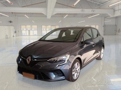 Usata Renault Clio V Business 91 CV (66 kW) 2022 Grigio Berlina