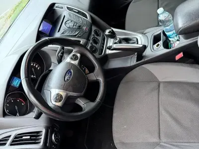 Usata Ford Focus 115 CV (84 kW) 2011 Grigio Station wagon