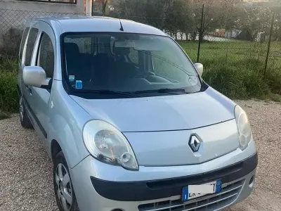 Usata Renault Kangoo 57 CV (41 kW) 2011 Grigio Monovolume