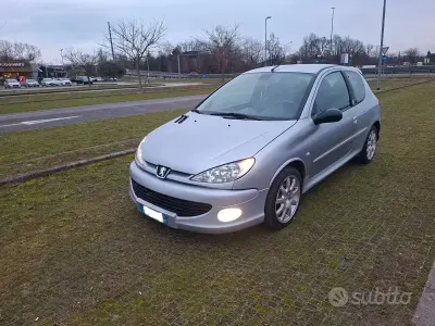 Usata Peugeot 206 GT 135 CV (99 kW) 2000 Grigio Utilitaria