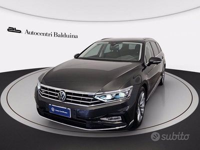 Usata VW Passat Executive 150 CV (110 kW) 2023 Grigio manganese met Station wagon