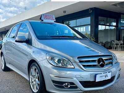 Usata Mercedes B200 140 CV (102 kW) 2009 Grigio Monovolume