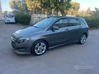 Usata Mercedes B180 Executive 109 CV (80 kW) 2019 Grigio Utilitaria