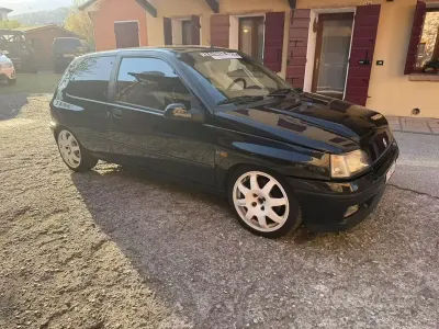 Usata Renault Clio 135 CV (99 kW) 1992 Nero Utilitaria