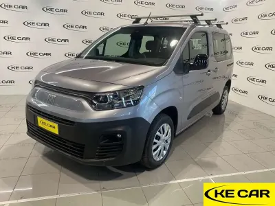 Usata Fiat Doblò 131 CV (96 kW) 2023 Argento Monovolume