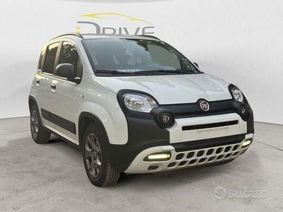 Begagnad Fiat Panda Cross Cross Plus 70 HK (51 kW) 2022 Vit Halvkombi