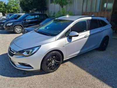Usata Opel Astra Innovation 136 CV (100 kW) 2017 Argento Station wagon