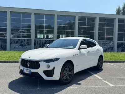 Usata Maserati Levante 250 CV (183 kW) 2021 Bianco SUV