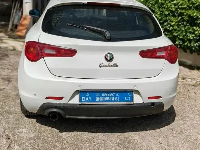 Usata Alfa Romeo Giulietta Distinctive 109 CV (80 kW) 2011 Bianco Utilitaria