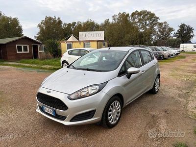 Grigio Usata 2017 Ford Fiesta Berlina | 7600 € (Buon prezzo)
