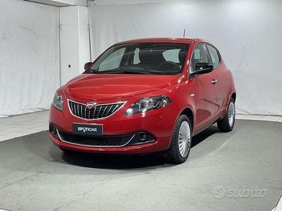 Usata Lancia Ypsilon Gold 70 CV (51 kW) 2022 Rosso Utilitaria